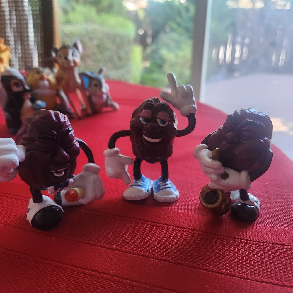 Vintage 1980s California Raisins Figurine Set - Purple